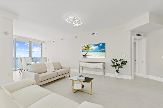 Building Photo - 3100 N Ocean Dr