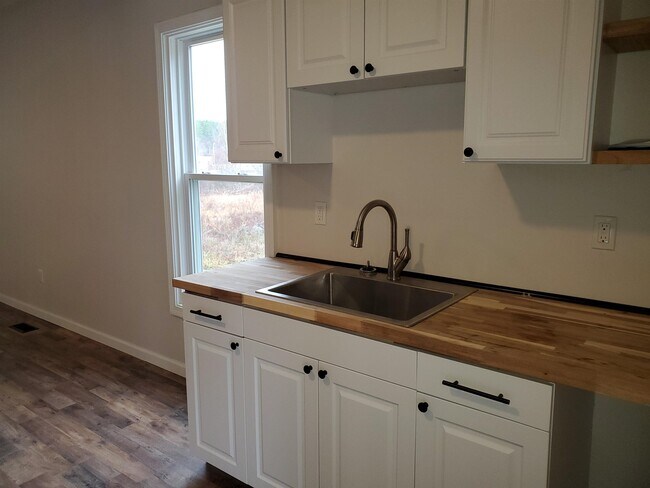 Building Photo - 17 Canaan St