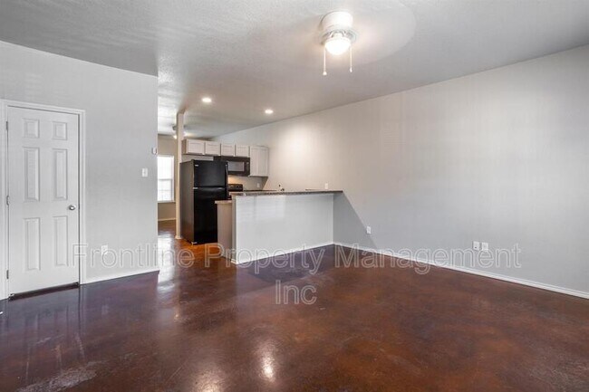 Building Photo - 215 Price Ln
