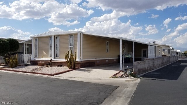 Foto del edificio - 4956 Ridge Dr