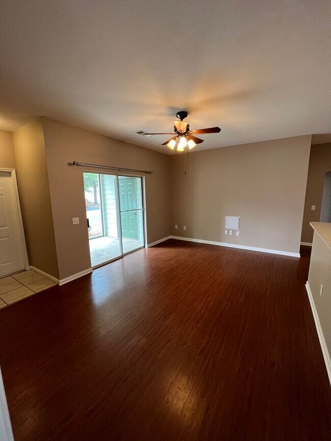 Building Photo - Gorgeous Condo at The Villas in Auburn!