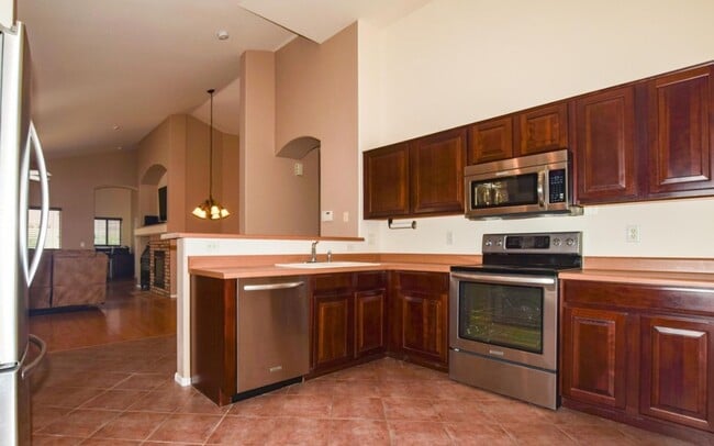 Building Photo - 3 Bedroom 2 Bath home in Power Ranch