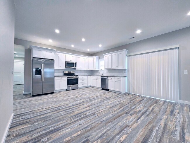 Foto del edificio - 3 Bed & 2 Full Bath Ranch Home in South Euclid for Rent!