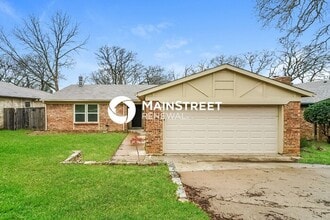 Building Photo - 4820 Crest Dr