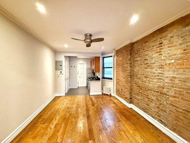 Foto del edificio - 382 E 10th St