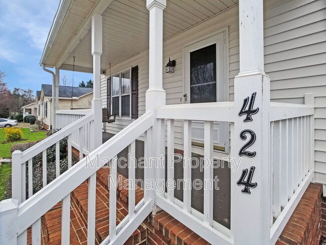 Foto del edificio - 424 Laurel Tree Ln