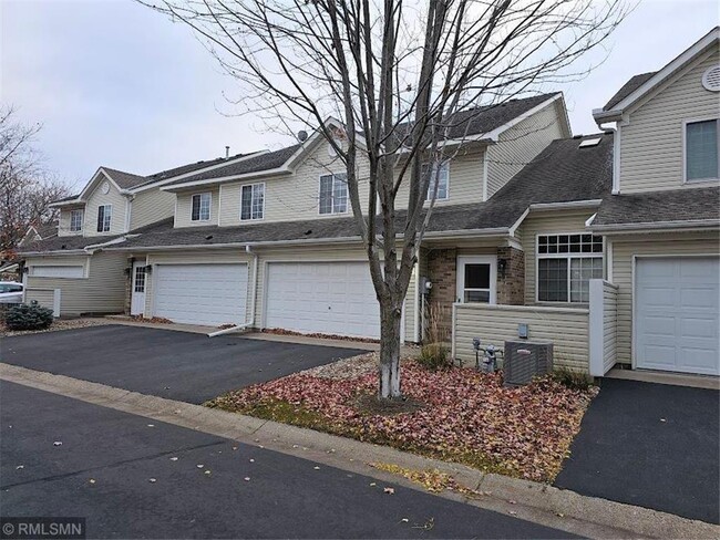 Building Photo - 8912 Spring Ln