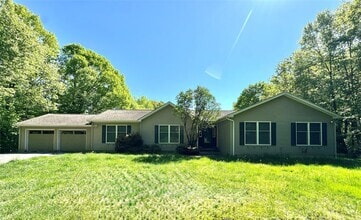 Building Photo - 26 Sallys Ln