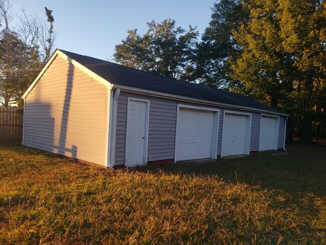 Building Photo - 303 N Wright St