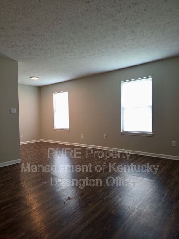 Building Photo - 3793 Camelot Dr