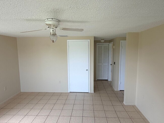 Building Photo - 2/1 in New Port Richey
