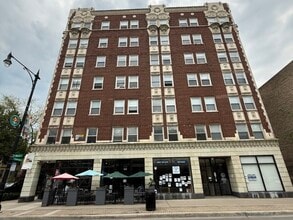 Building Photo - 6930 N Greenview Ave