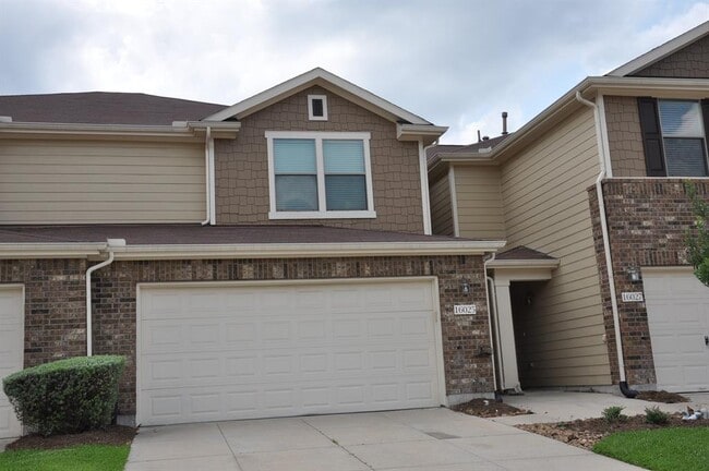 Building Photo - 16025 Summerville Lake Dr
