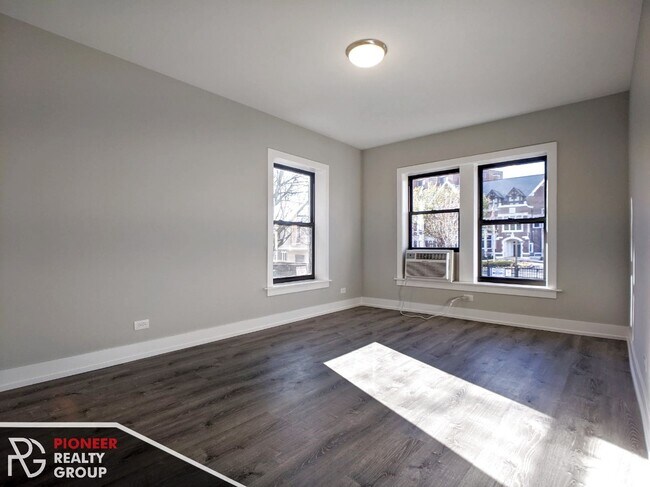 Building Photo - 709 W Brompton Ave