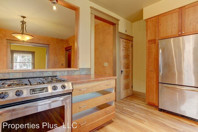 Building Photo - 3 br, 1.5 bath House - 2850 N. Marion St