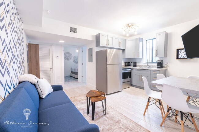 Foto del edificio - 2166 SW 14th Terrace