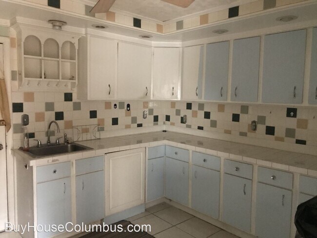 Building Photo - 3 br, 1 bath House - 1631 Dewberry Rd.