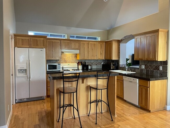 Building Photo - Single Level Home on the Westside of Bend