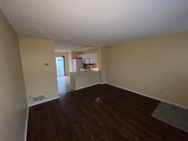 Building Photo - 6027 Brice Park Dr