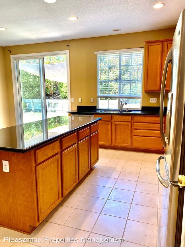 Building Photo - 3 br, 2 bath House - 20 Nerine Court