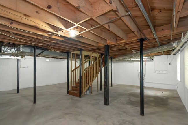 Building Photo - Beautiful 3 Bed 2 Bath Ranch home with a H...
