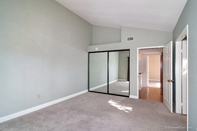 Building Photo - 4673 Marlborough Dr
