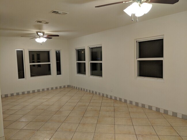 Foto del edificio - 821 Myrtle Ave