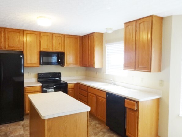 Building Photo - 933 Master Drive