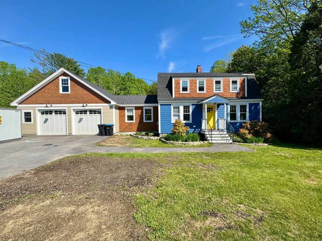 3BD/2BA Single Family Home - Falmouth w/ Heated 2-Car Garage, W/D & Large Backyard! Available 4/25 - 3BD/2BA Single Family Home - Falmouth w/ Heated 2-Car Garage, W/D & Large Backyard! Available 4/25