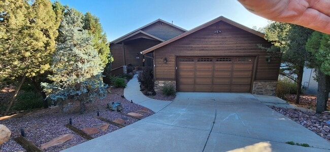 Building Photo - 816 N Blue Spruce Cir