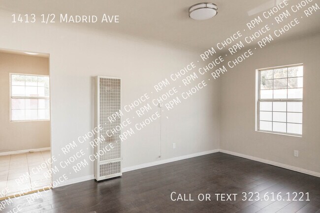 Building Photo - 1bd/1ba free standing back unit with yard ...