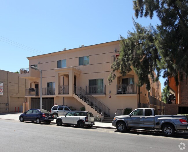 Foto del edificio - 7223 Baird Ave