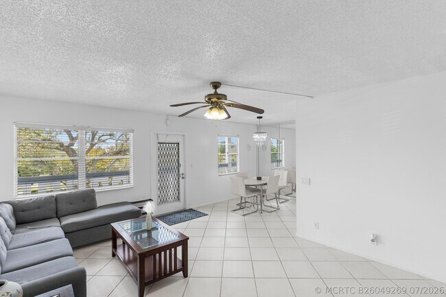 Building Photo - 3028 Harwood D
