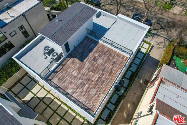 Building Photo - 816 N Orange Dr