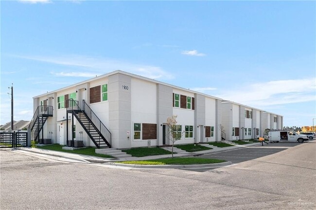 Building Photo - 13 E Yuma Ave