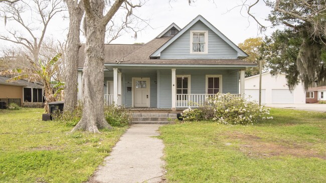 Building Photo - 307 Ready St