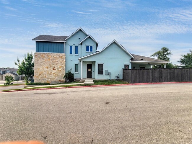 Building Photo - 601 C-Bar Ranch Trl