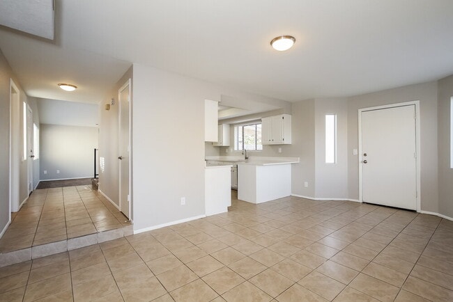 Foto del edificio - 7540 W Mescal St
