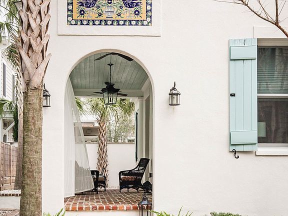 Building Photo - 46 Sanibel St