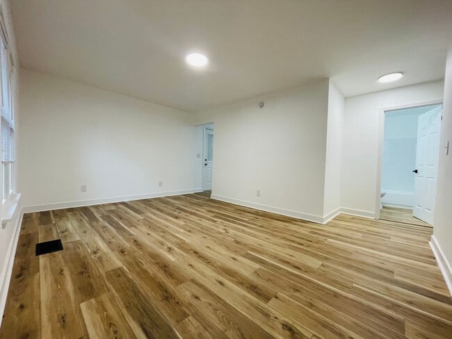 Building Photo - Stunning 4 Bedroom Home for Rent - Fully Remodeled!