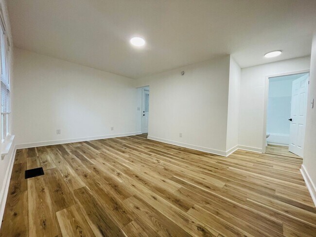 Foto del edificio - Stunning 4 Bedroom Home for Rent - Fully Remodeled!