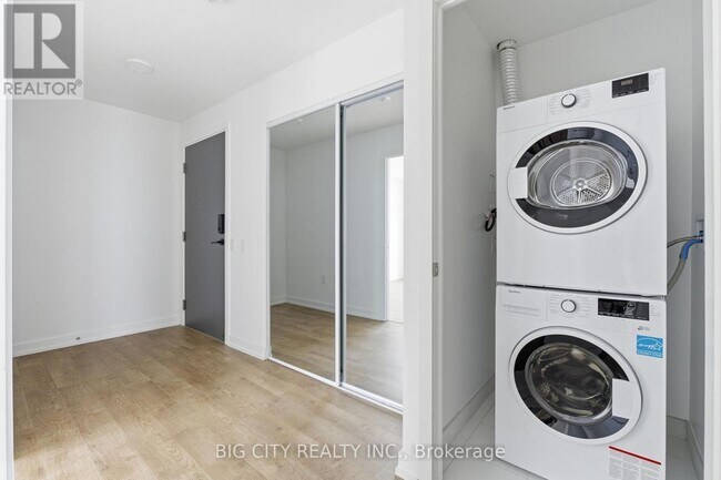 Photo du bâtiment - 9751 Markham Rd