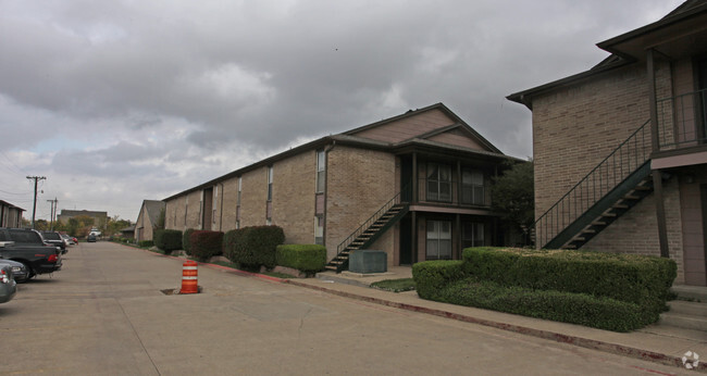 Building Photo - Prairie Hollow Apartments