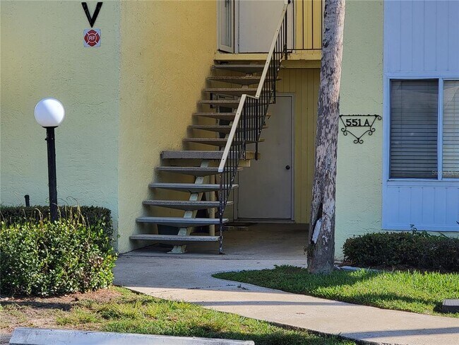 Building Photo - 549 Fairways Dr