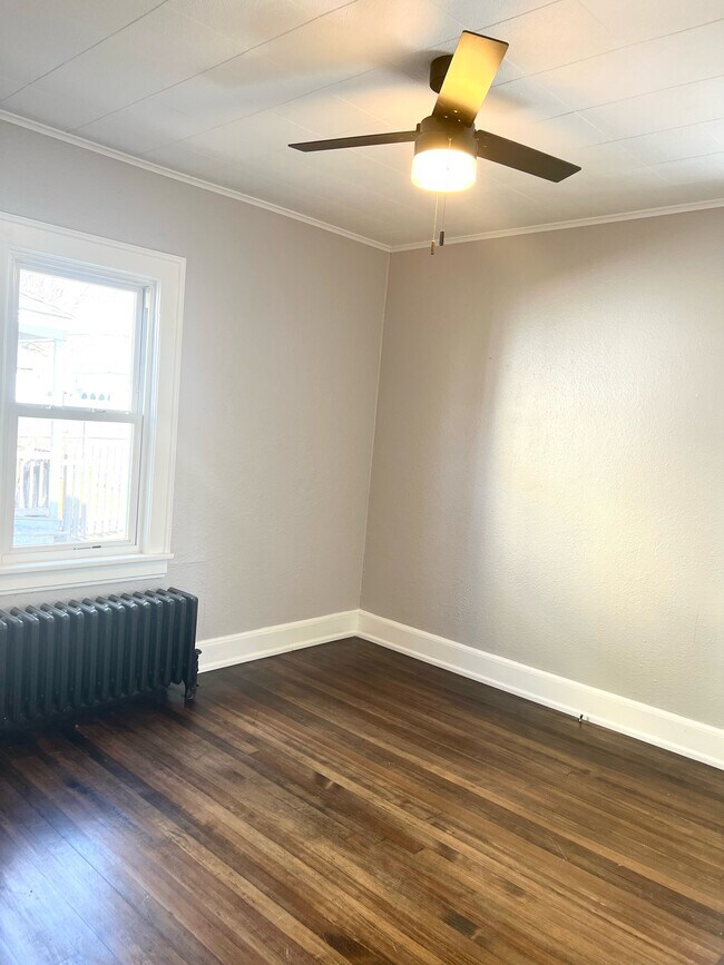 Bedroom - 9 E Willow St