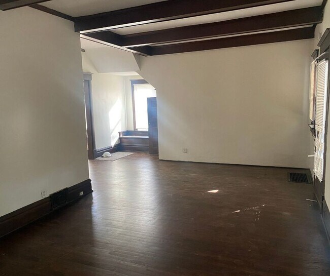 Building Photo - 701 N 24th St.