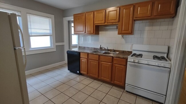Foto del edificio - 3038 N Farwell Ave