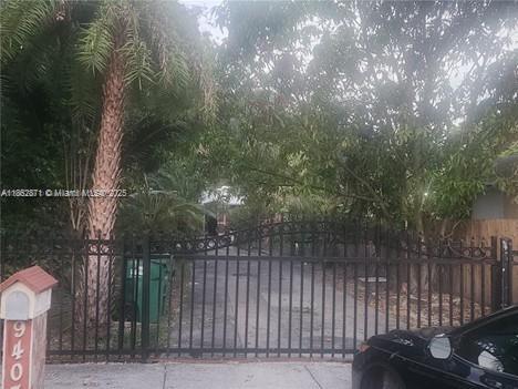 Foto principal - 9407 NW 4th Ave
