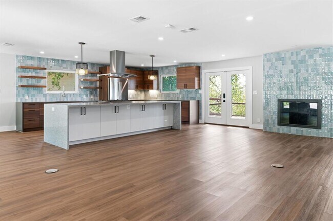 Building Photo - 6103 Cherrylawn Cir