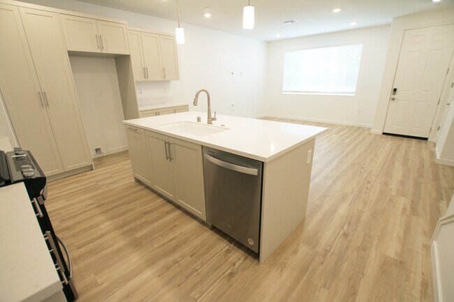Foto del edificio - 2460 Haley Point Dr